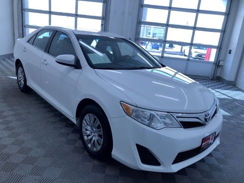 Used 2014 Toyota Camry LE image 34