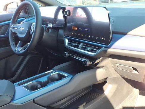 New 2026 Chevrolet Equinox EV LT image 28