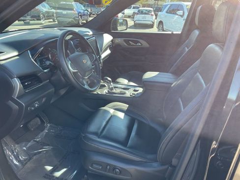 Used 2023 Chevrolet Traverse LT image 4
