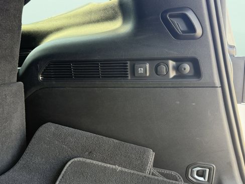 Used 2024 Jeep Wagoneer Series II w/ Flexible Seating Group image 23