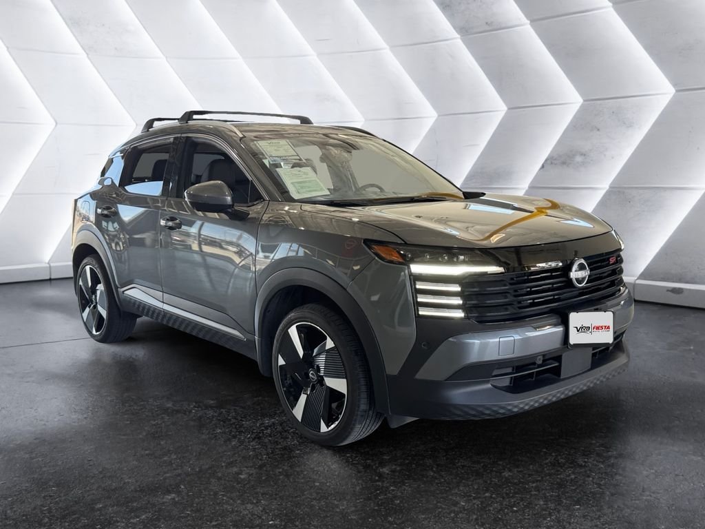 Used 2025 Nissan Kicks SR AWD/4WD image 1