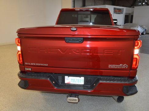 Used 2022 Chevrolet Silverado 2500 High Country w/ Technology Package AWD/4WD image 4