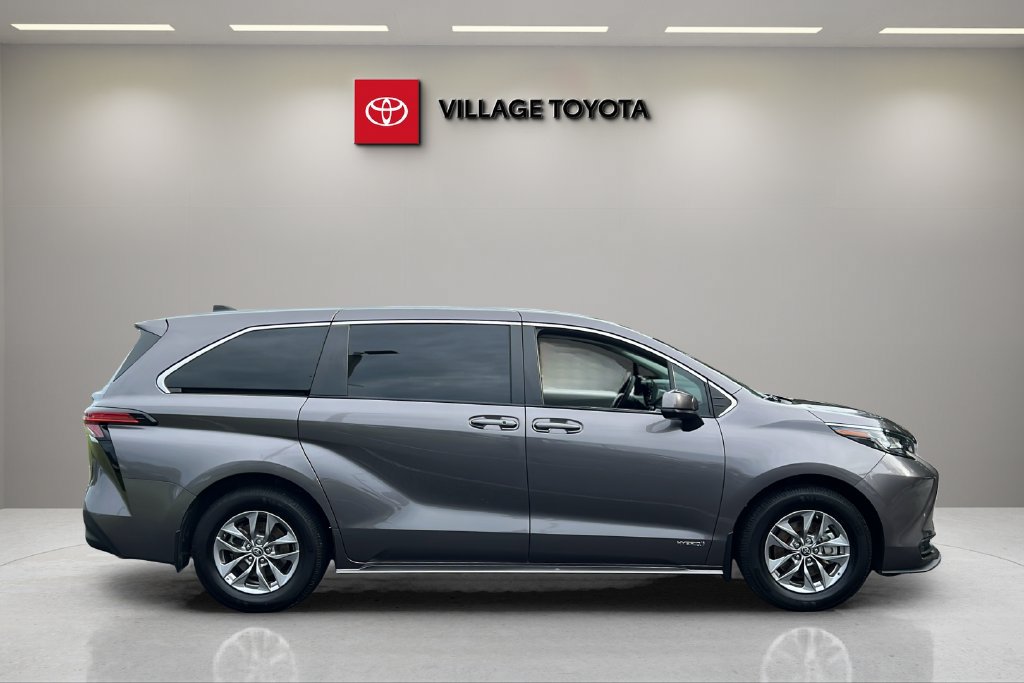 Certified 2021 Toyota Sienna LE FWD image 6