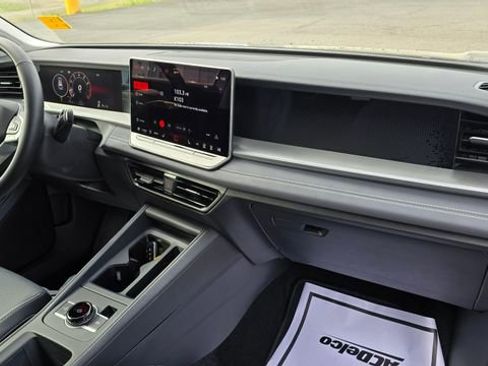 Used 2025 Volkswagen Tiguan SE image 15