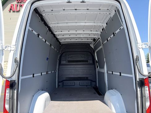 Used 2024 Mercedes-Benz Sprinter 2500 image 32