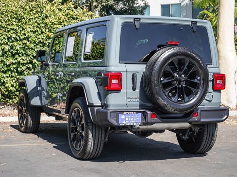 Used 2025 Jeep Wrangler Unlimited Sahara w/ Safety Group AWD/4WD image 4