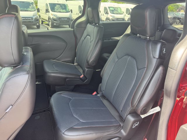 New 2027 Chrysler Pacifica Select AWD/4WD image 19