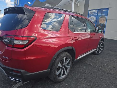 Used 2025 Honda Pilot Touring image 6