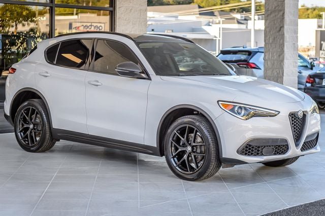 Used 2019 Alfa Romeo Stelvio AWD w/ Nero Edizione image 4