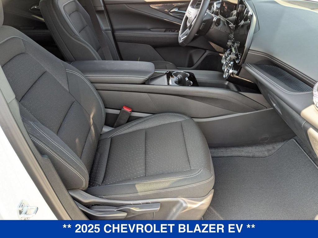 New 2025 Chevrolet Blazer EV LT AWD/4WD image 29
