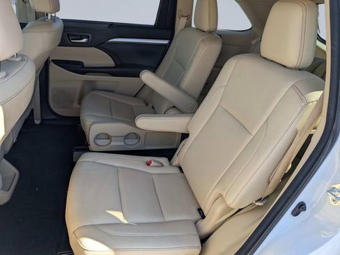 Used 2018 Toyota Highlander XLE image 13