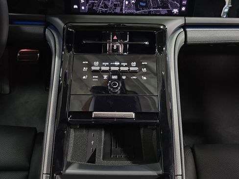 Certified 2025 Porsche Panamera RWD image 19