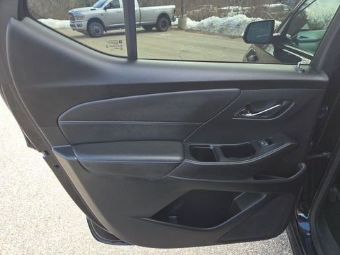 Used 2023 Chevrolet Traverse LT w/ Midnight/Sport Edition image 16