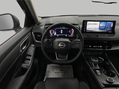 Used 2025 Nissan Rogue Platinum image 14