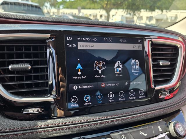 Used 2019 Chrysler Pacifica Limited FWD image 24