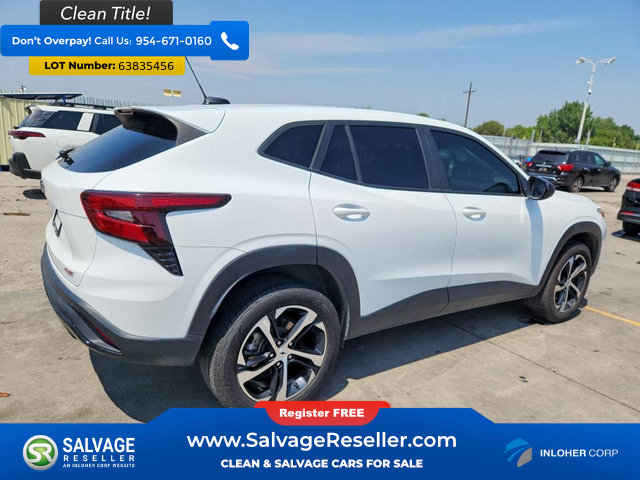 Used 2024 Chevrolet Trax RS w/ Driver Confidence Package FWD image 4