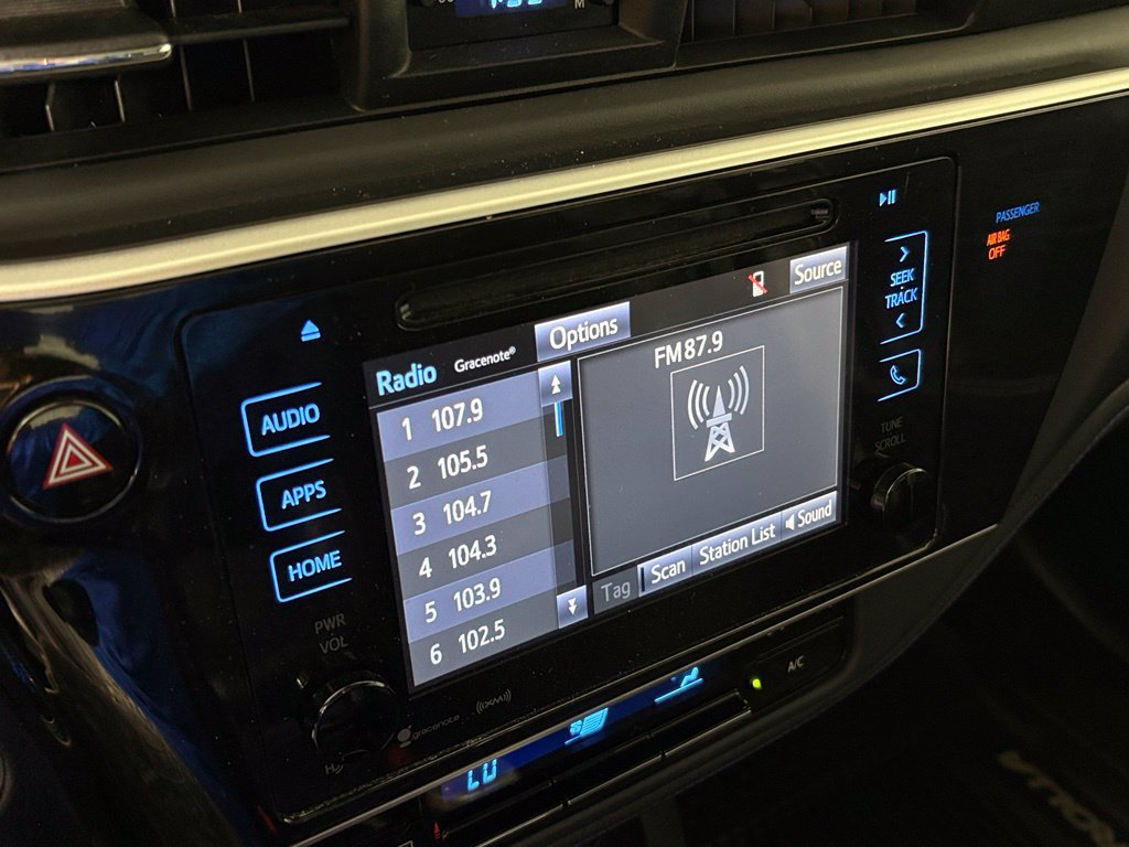 Used 2018 Toyota Corolla SE w/ SE Premium Package FWD image 24