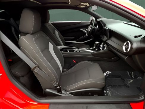 Used 2020 Chevrolet Camaro LT w/ RS Package image 18