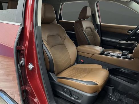 Used 2023 Nissan Pathfinder Platinum image 32