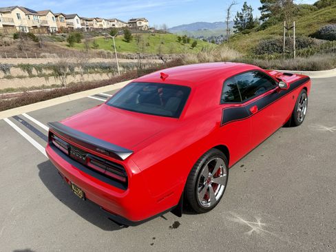Used 2015 Dodge Challenger SRT Hellcat image 12