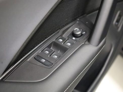 Used 2025 Volkswagen Tiguan SE FWD image 18