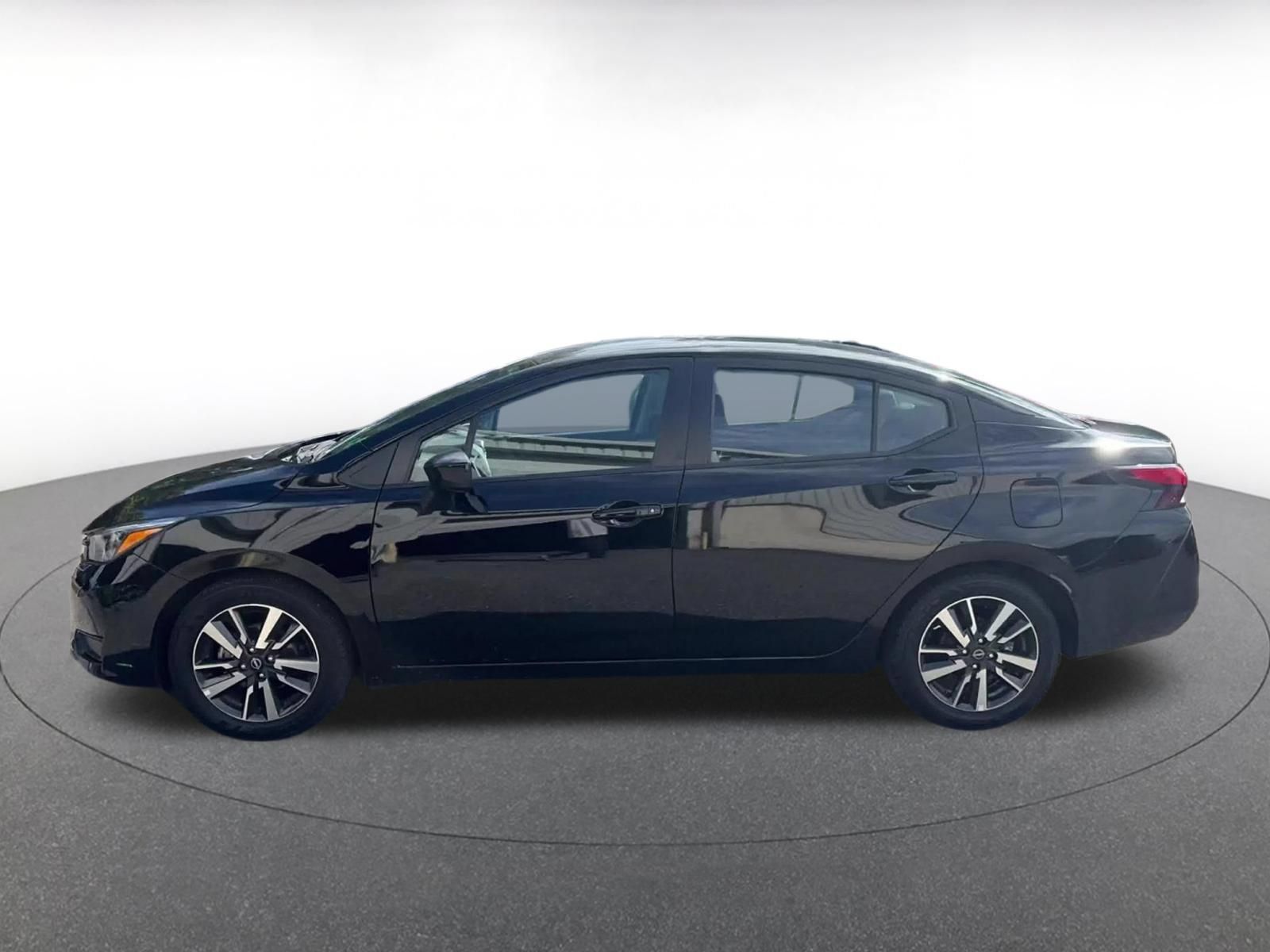 Used 2025 Nissan Versa SV FWD image 7