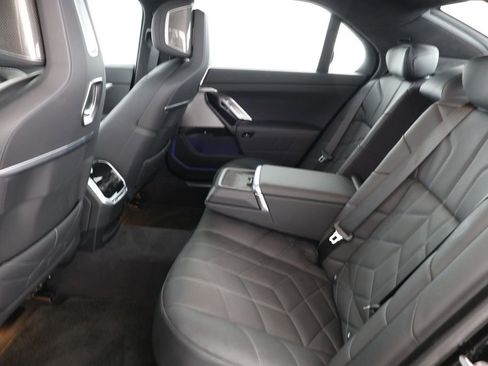 Used 2024 BMW 740i image 21