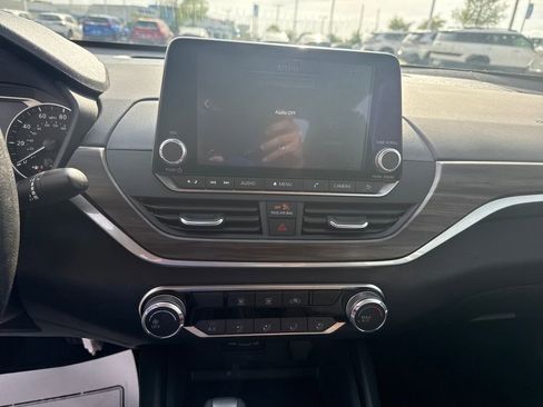 Used 2025 Nissan Altima 2.5 SV FWD image 24