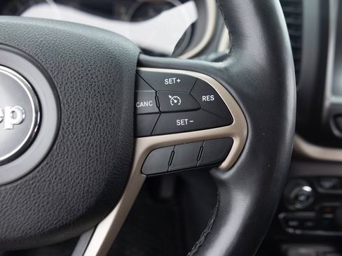 Used 2015 Jeep Cherokee Latitude w/ Comfort/Convenience Group AWD/4WD image 36