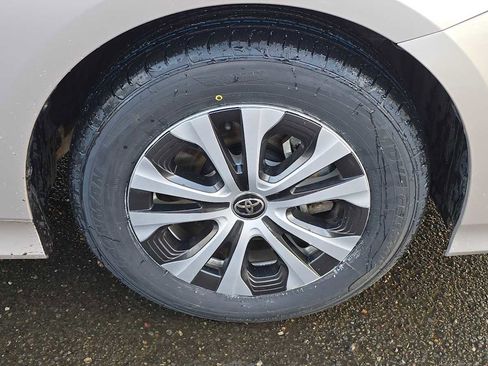 Used 2022 Toyota Prius Prime LE image 9