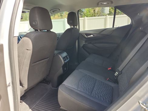 Used 2018 Chevrolet Equinox LT image 16