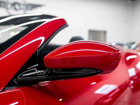 Used 2019 Ferrari Portofino RWD image 17