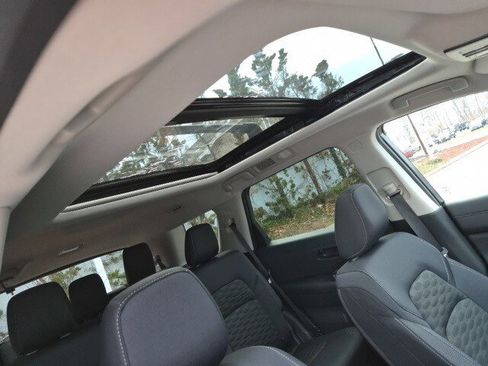 New 2025 Nissan Pathfinder SV w/ SV Premium Package image 15