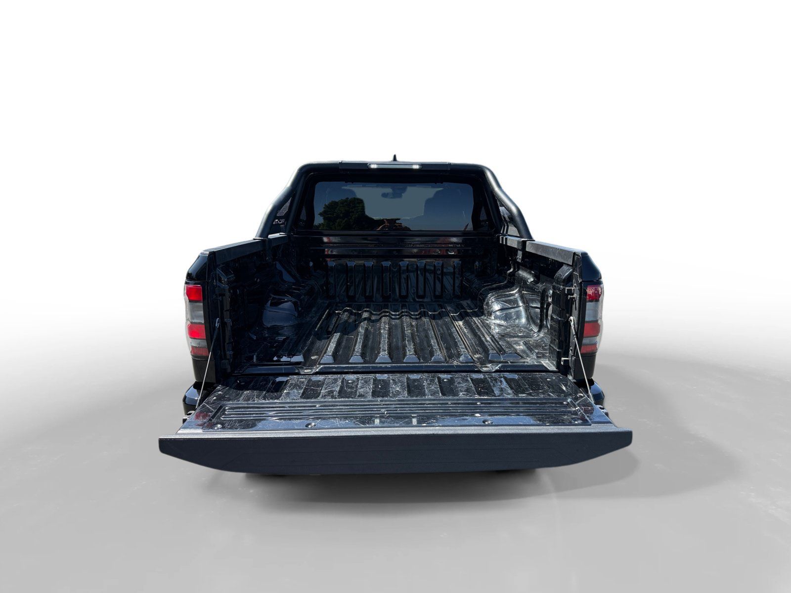 Used 2023 Nissan Frontier SV w/ Midnight Edition Package RWD image 17