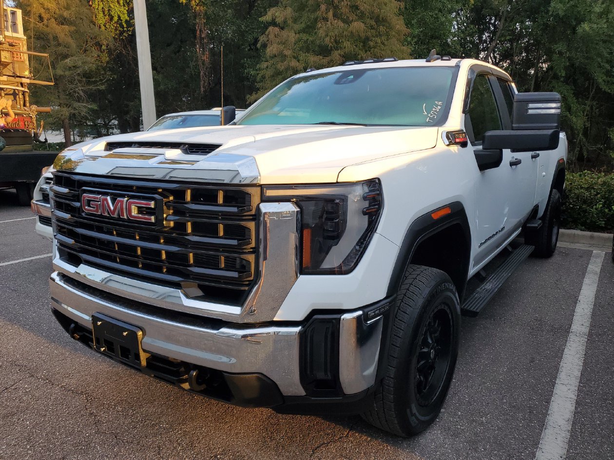 Used 2024 GMC Sierra 2500 Pro w/ Convenience Package AWD/4WD image 2