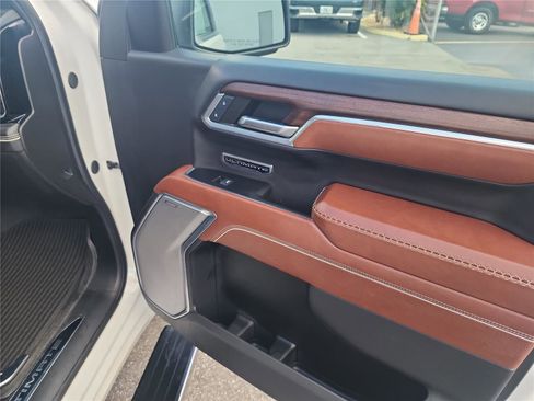 Used 2024 GMC Sierra 1500 Denali Ultimate image 32