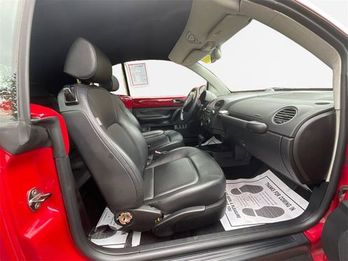 Used 2008 Volkswagen Beetle S image 23