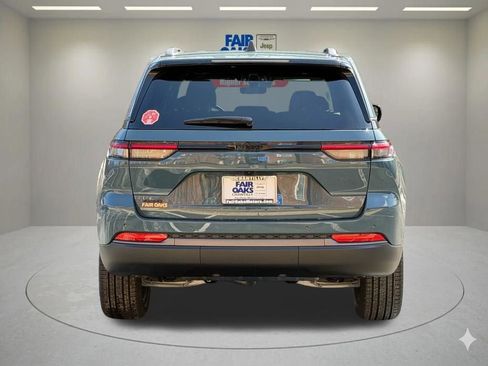 New 2026 Jeep Grand Cherokee Limited w/ Limited Altitude Package AWD/4WD image 7