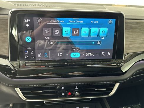 Used 2025 Volkswagen Atlas SEL image 21