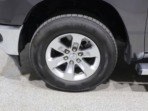 Used 2024 RAM 1500 Laramie AWD/4WD image 9