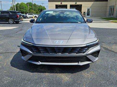 New 2025 Hyundai Elantra SEL FWD image 2