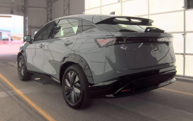 Used 2024 Nissan Ariya AWD image 5