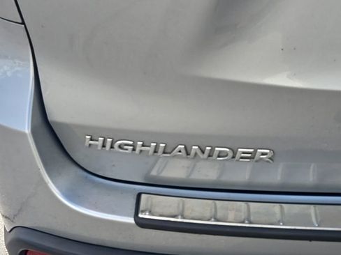 Used 2019 Toyota Highlander XLE AWD/4WD image 7