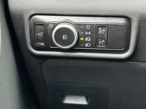Used 2023 Ford Explorer XLT w/ Equipment Group 202A AWD/4WD image 31