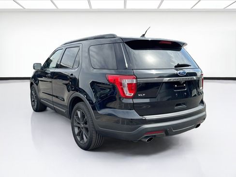 Used 2018 Ford Explorer XLT w/ Equipment Group 202A FWD image 6