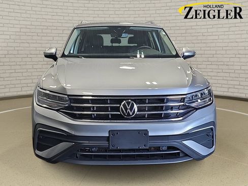 Used 2023 Volkswagen Tiguan SE w/ Panoramic Sunroof Package AWD/4WD image 2