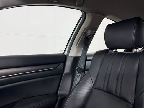 Used 2018 Honda Accord LX image 17