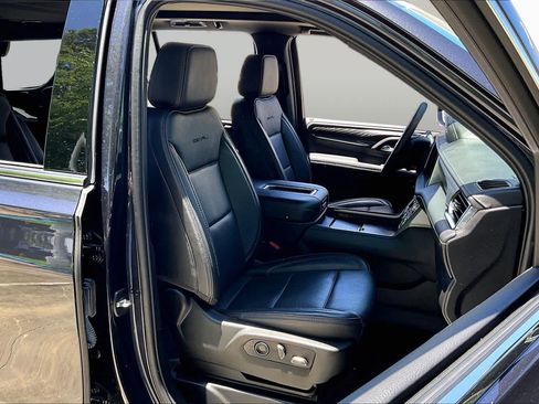 Used 2024 GMC Yukon Denali RWD image 8