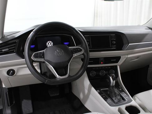 Certified 2023 Volkswagen Jetta SE image 6