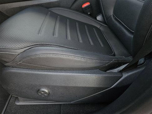 Certified 2025 Mercedes-Benz GLC 300 4MATIC image 21